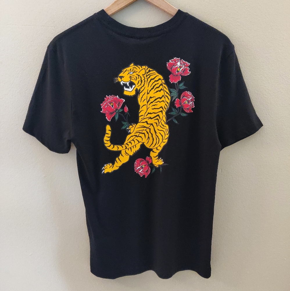 H&M Men's Graphic T-Shirt (🐅 on back)